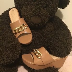 EST. 1946, in new condition size 9, patent leather shoes gorgeous 🤩